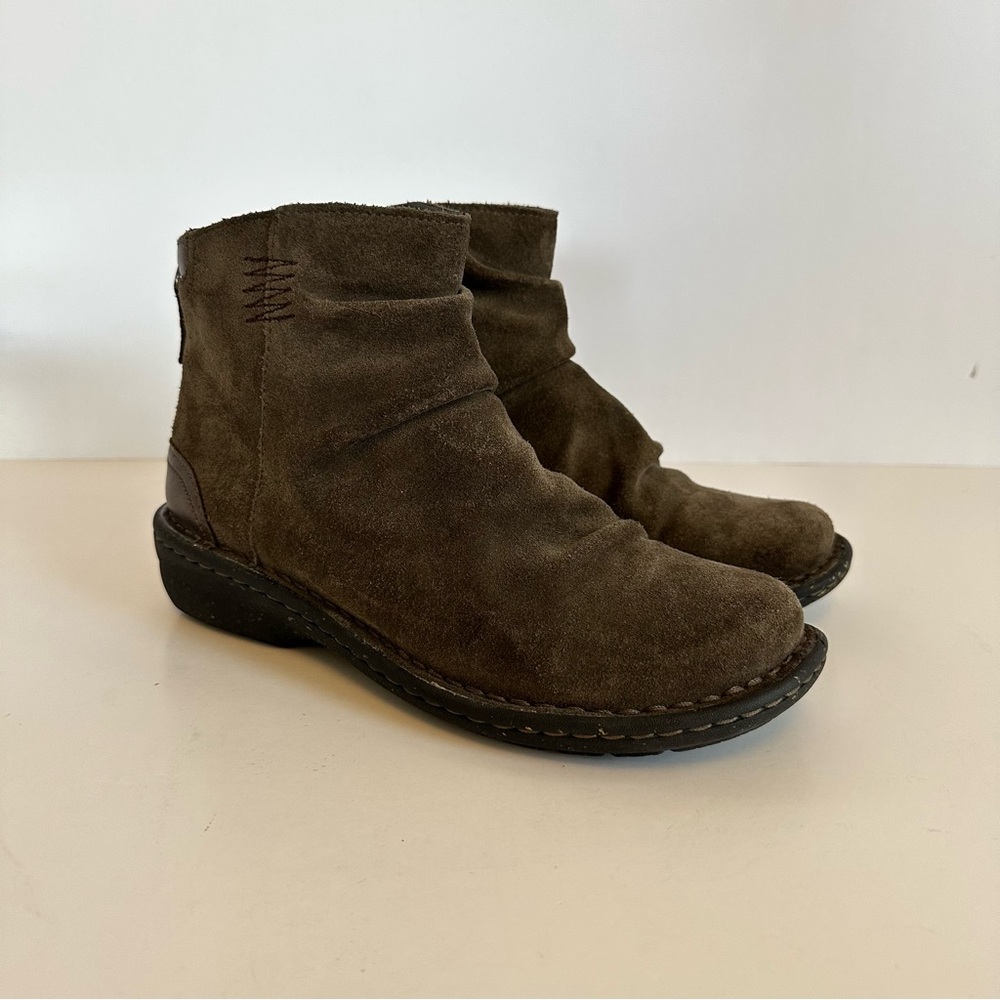 Clarks Avington Swan Brown Suede‎ Ankle Boots 7W Slouchy Comfort